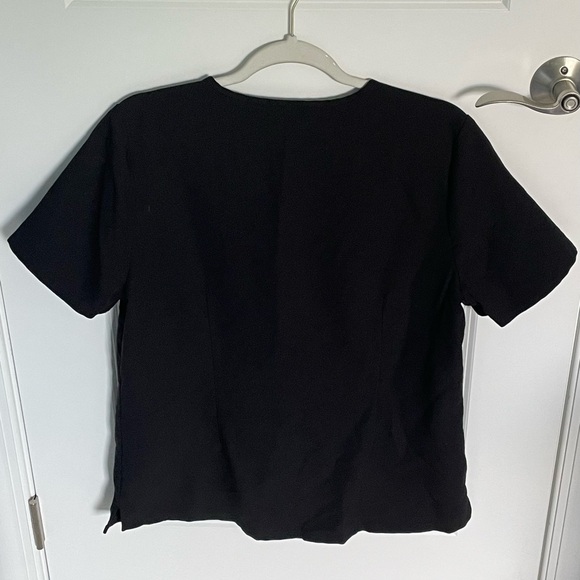 Figs Black Casma Three-Pocket Medical Scrub Top - 47316 - Picture 10 of 15